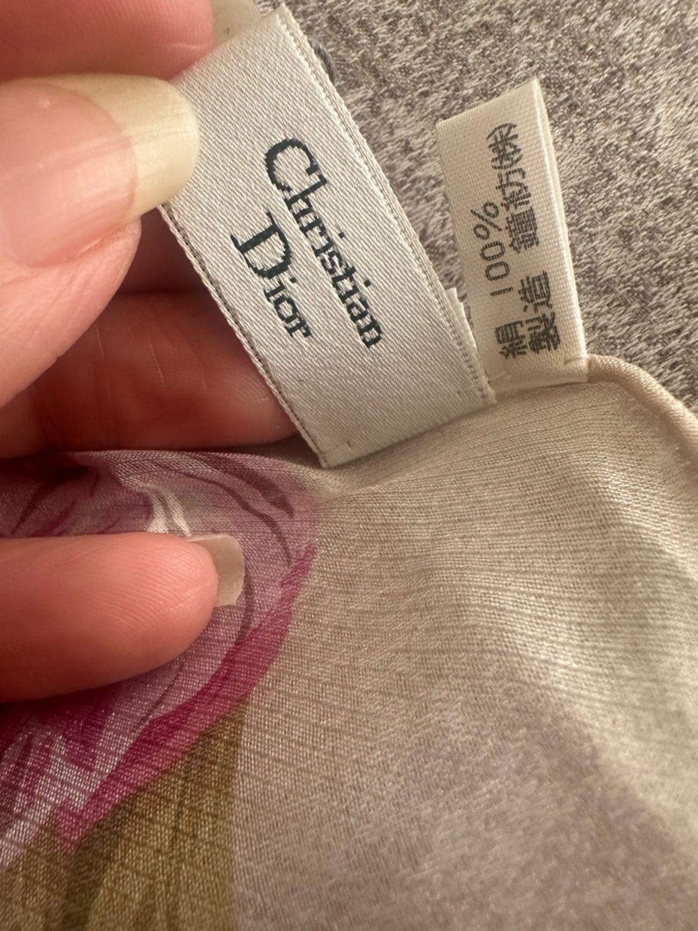 💥💥💥SOLD💥💥💥Dior Silk Floral Scarf in Pink and Cream - Picture 3 of 6